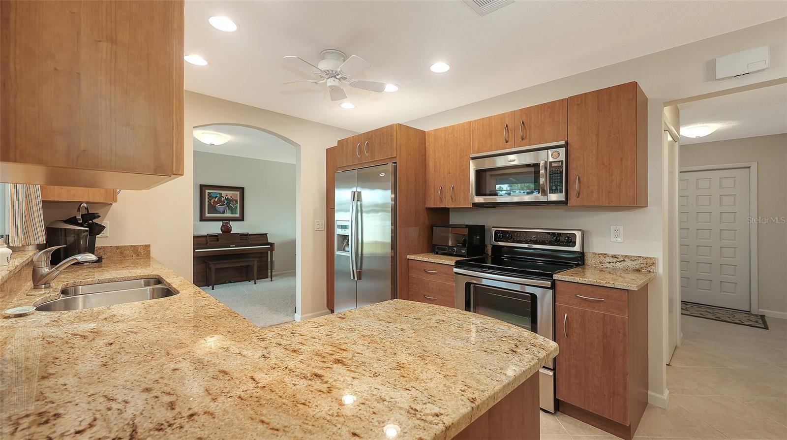 GLEN OAKS COUNTRY CLUB ESTATES - Residential