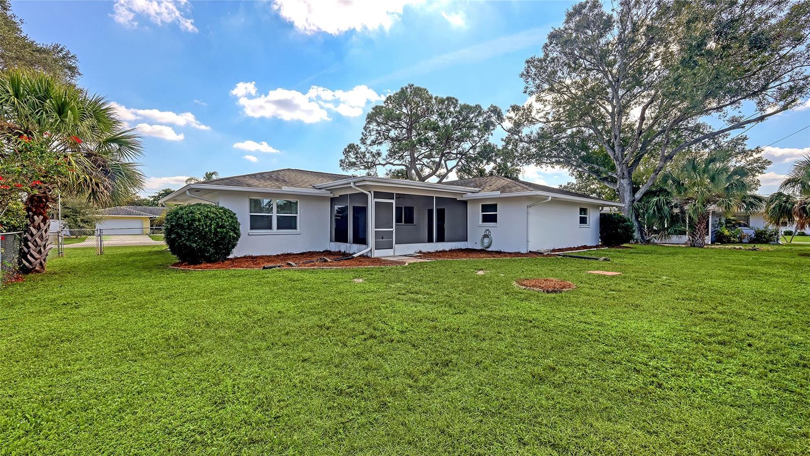 GLEN OAKS COUNTRY CLUB ESTATES - Residential