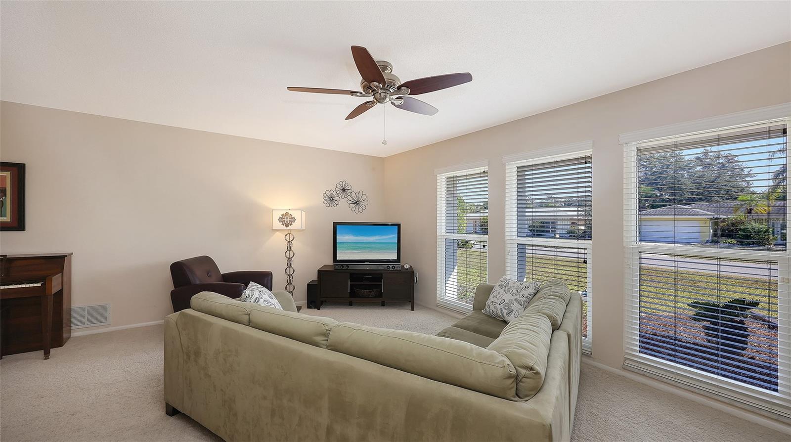 GLEN OAKS COUNTRY CLUB ESTATES - Residential