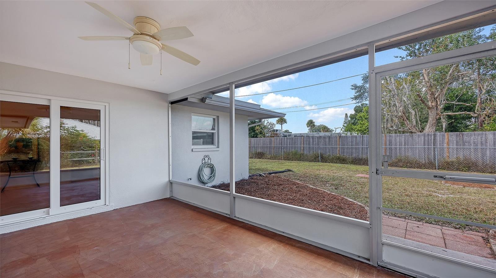 GLEN OAKS COUNTRY CLUB ESTATES - Residential