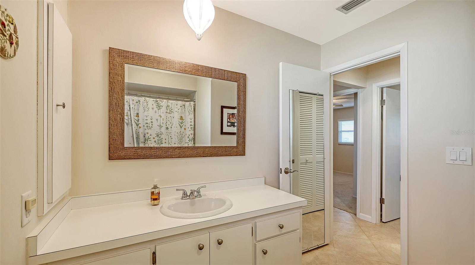 GLEN OAKS COUNTRY CLUB ESTATES - Residential