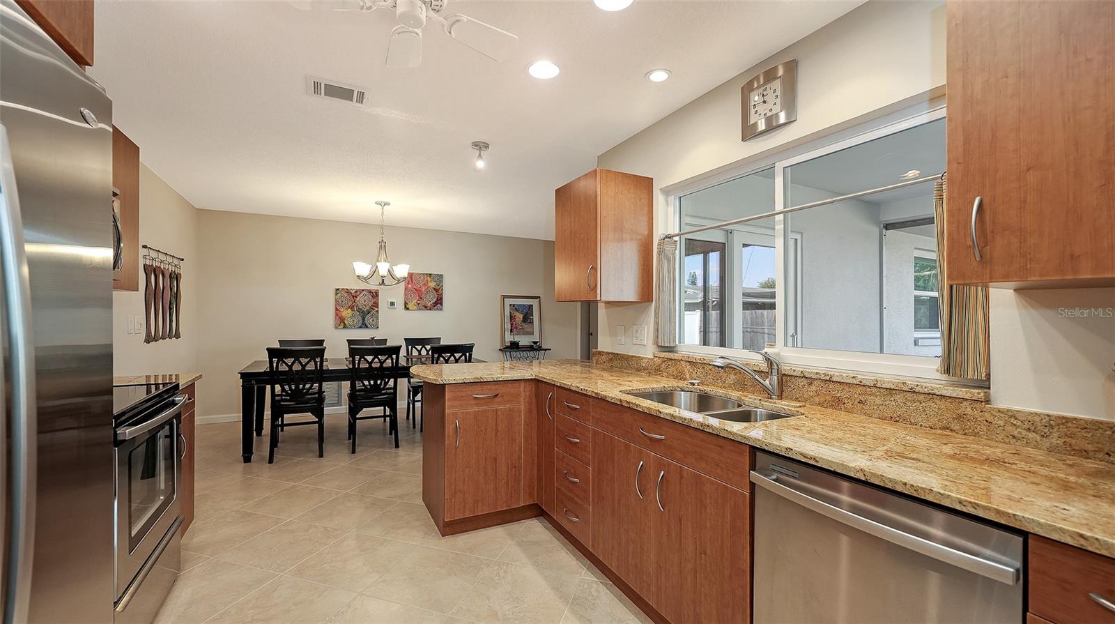 GLEN OAKS COUNTRY CLUB ESTATES - Residential