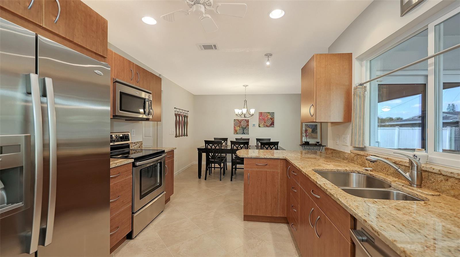 GLEN OAKS COUNTRY CLUB ESTATES - Residential