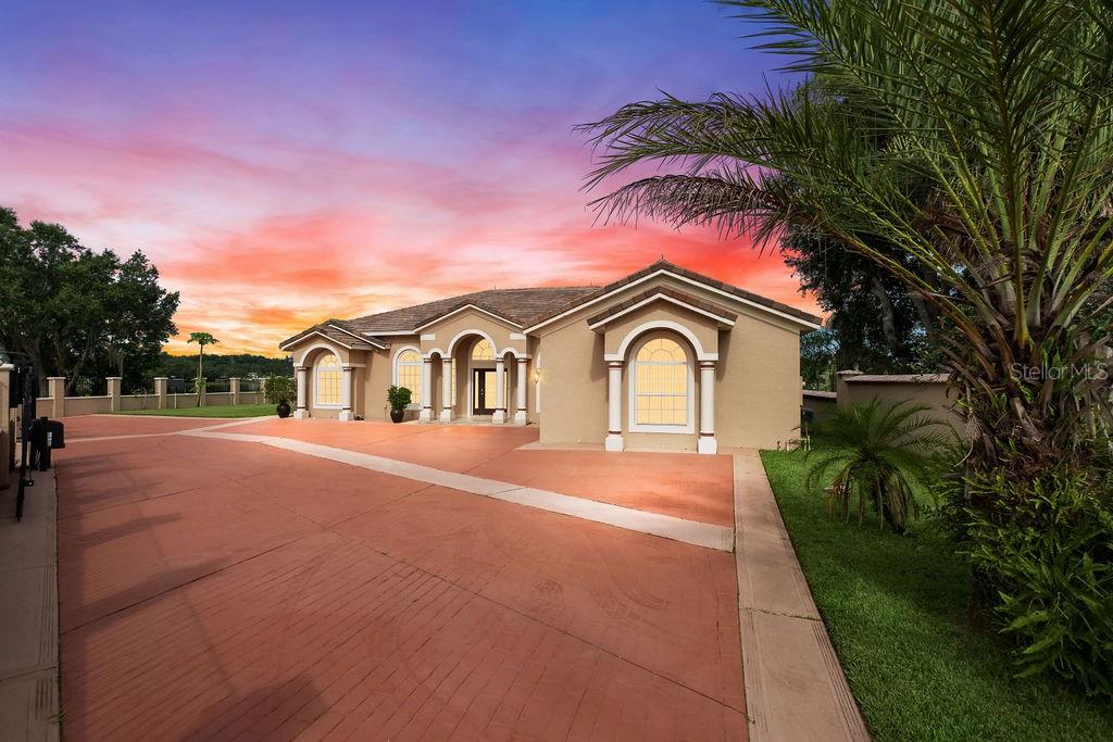 10839 LAKESHORE DRIVE