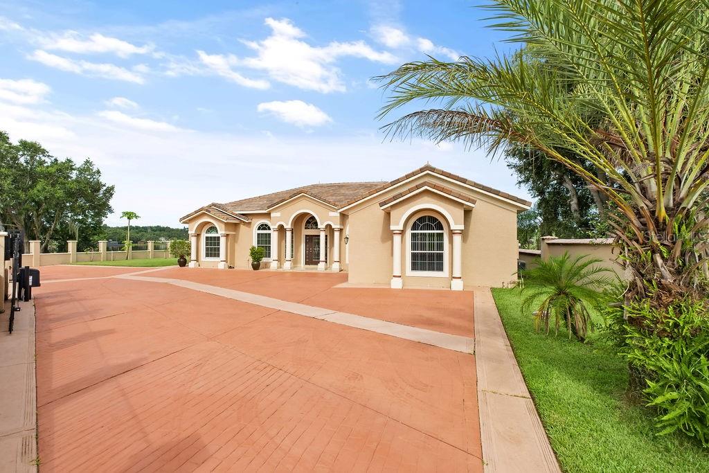 10839 LAKESHORE DRIVE