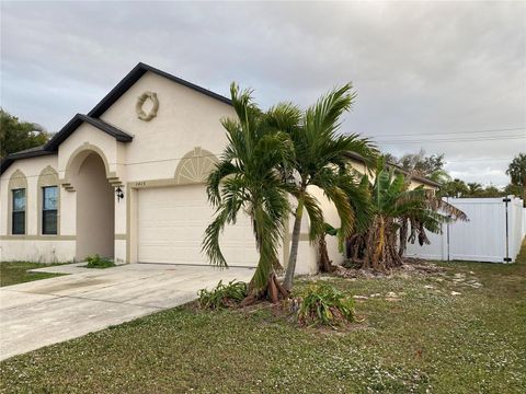 A home in PALMETTO