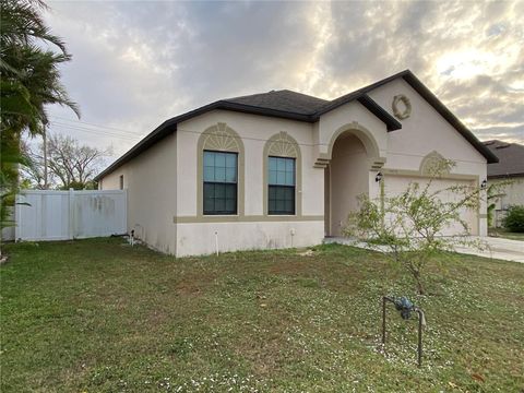 A home in PALMETTO