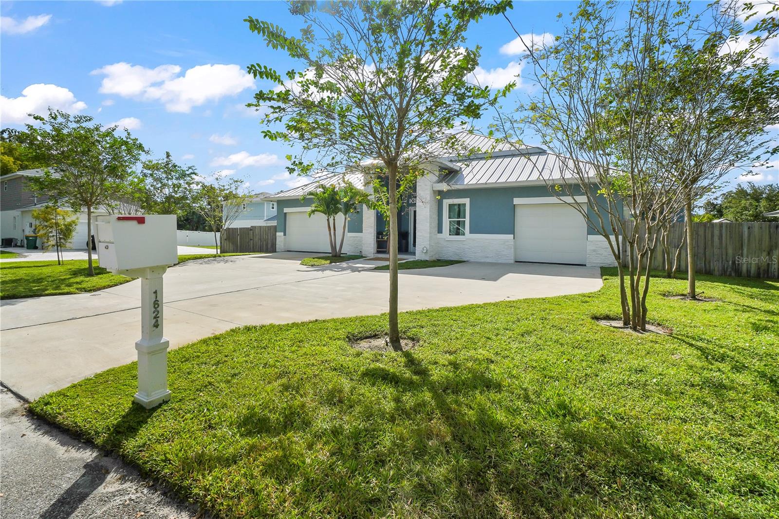 11624 OAK LANE