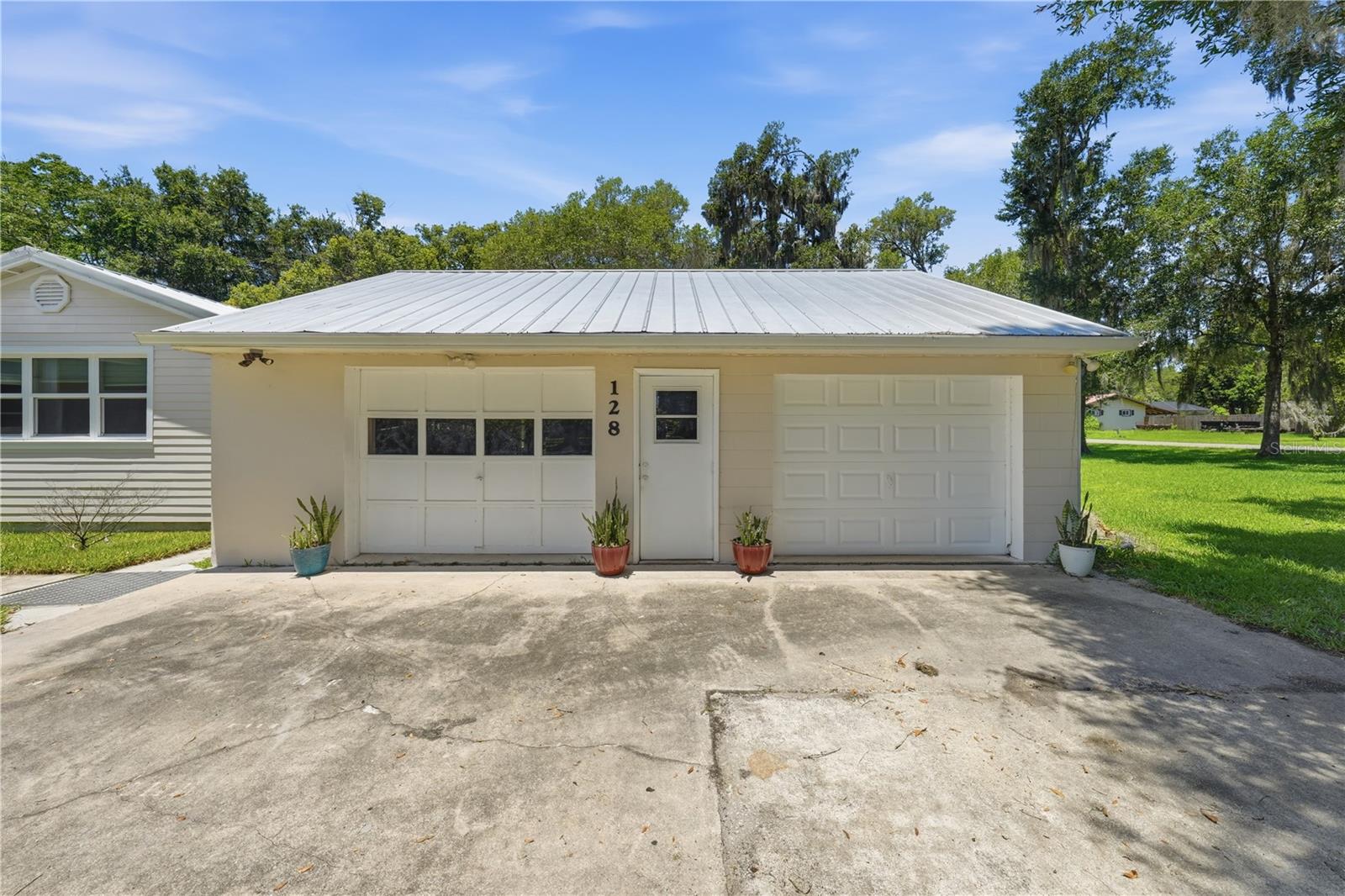 128 N LAKEVIEW DRIVE