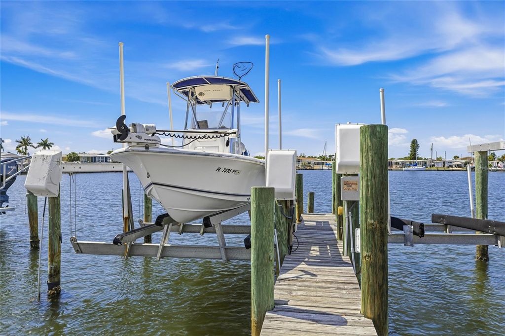 Photo of 2810 14th Street W, Palmetto, FL 34221 (MLS # A4685940)