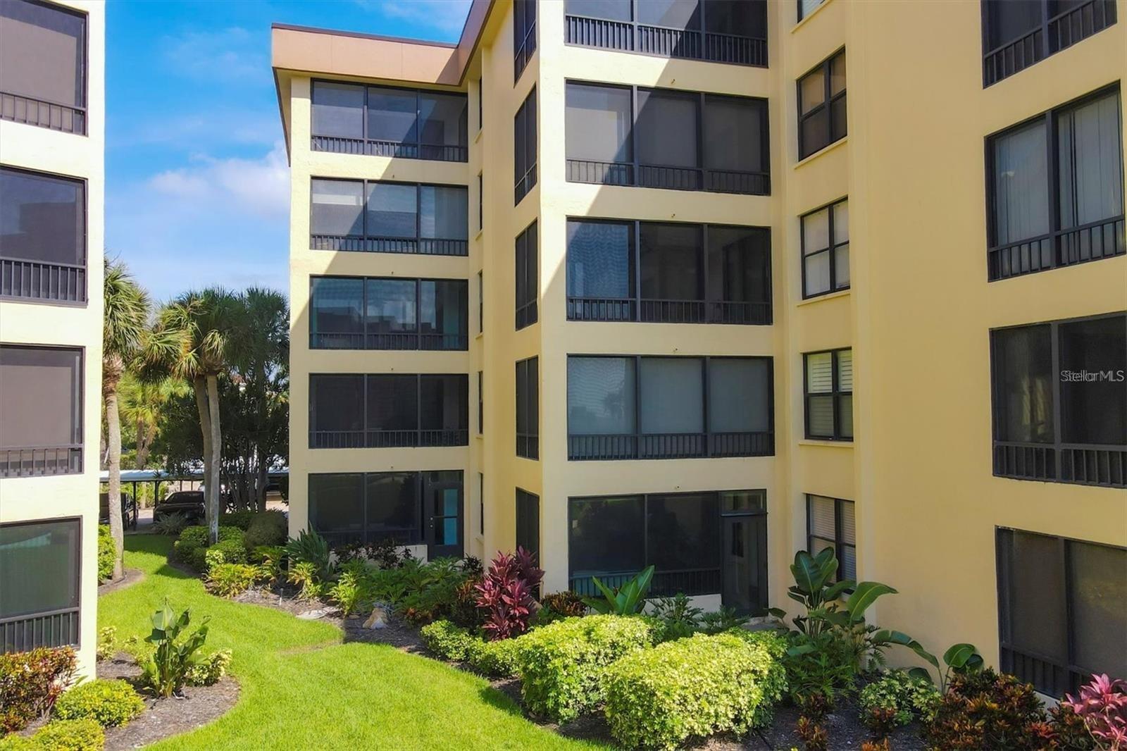 ISLAND REEF I - Residential Lease