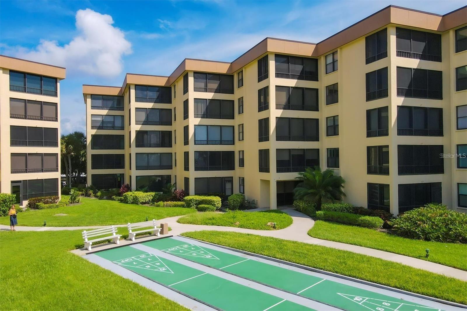ISLAND REEF I - Residential Lease