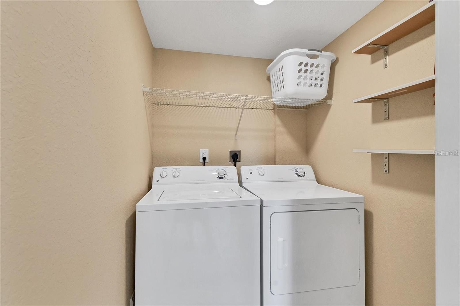 ISLAND REEF I - Residential Lease