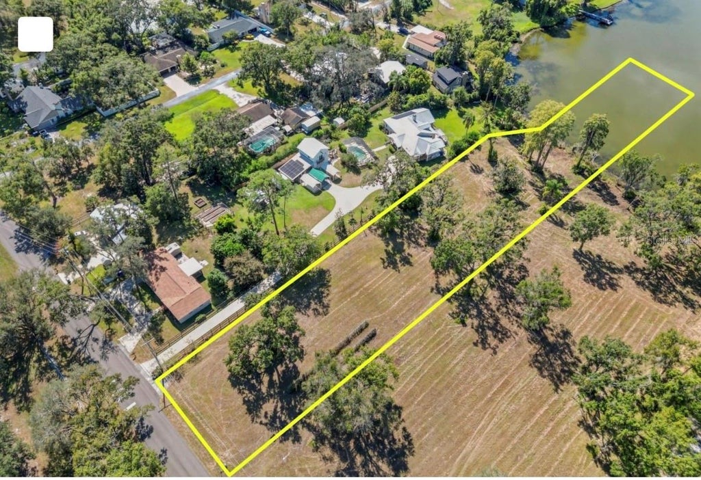 Photo of 13414 N Lincoln Avenue, Tampa, FL 33618 (MLS # TB8539993)