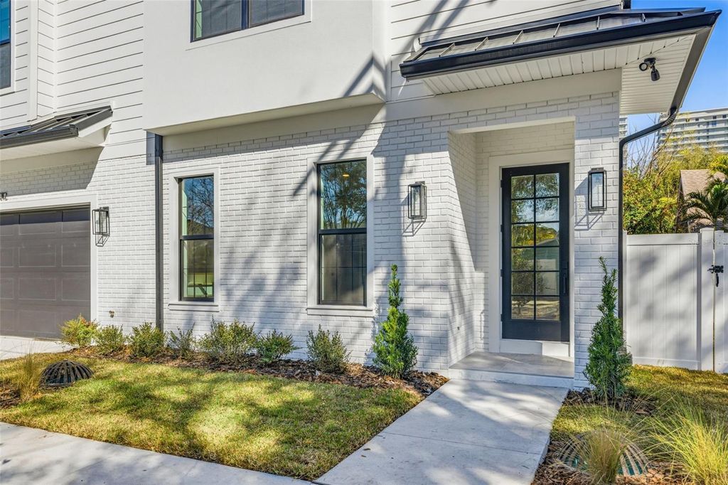 Photo of 3012 S Esperanza Avenue, Tampa, FL 33629 (MLS # TB8322912)