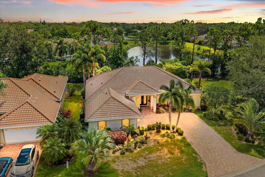 Photo of 7213 Southgate Court, Sarasota, FL 34243 (MLS # A4702944)