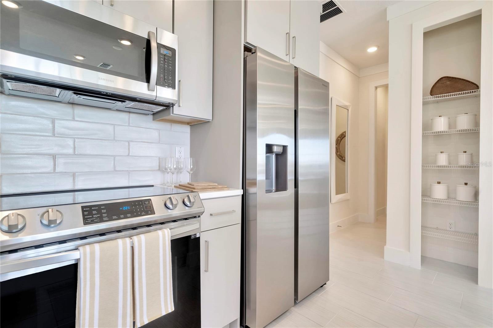 EPPERSON CRYSTAL LAGOON TWNHMS - Residential