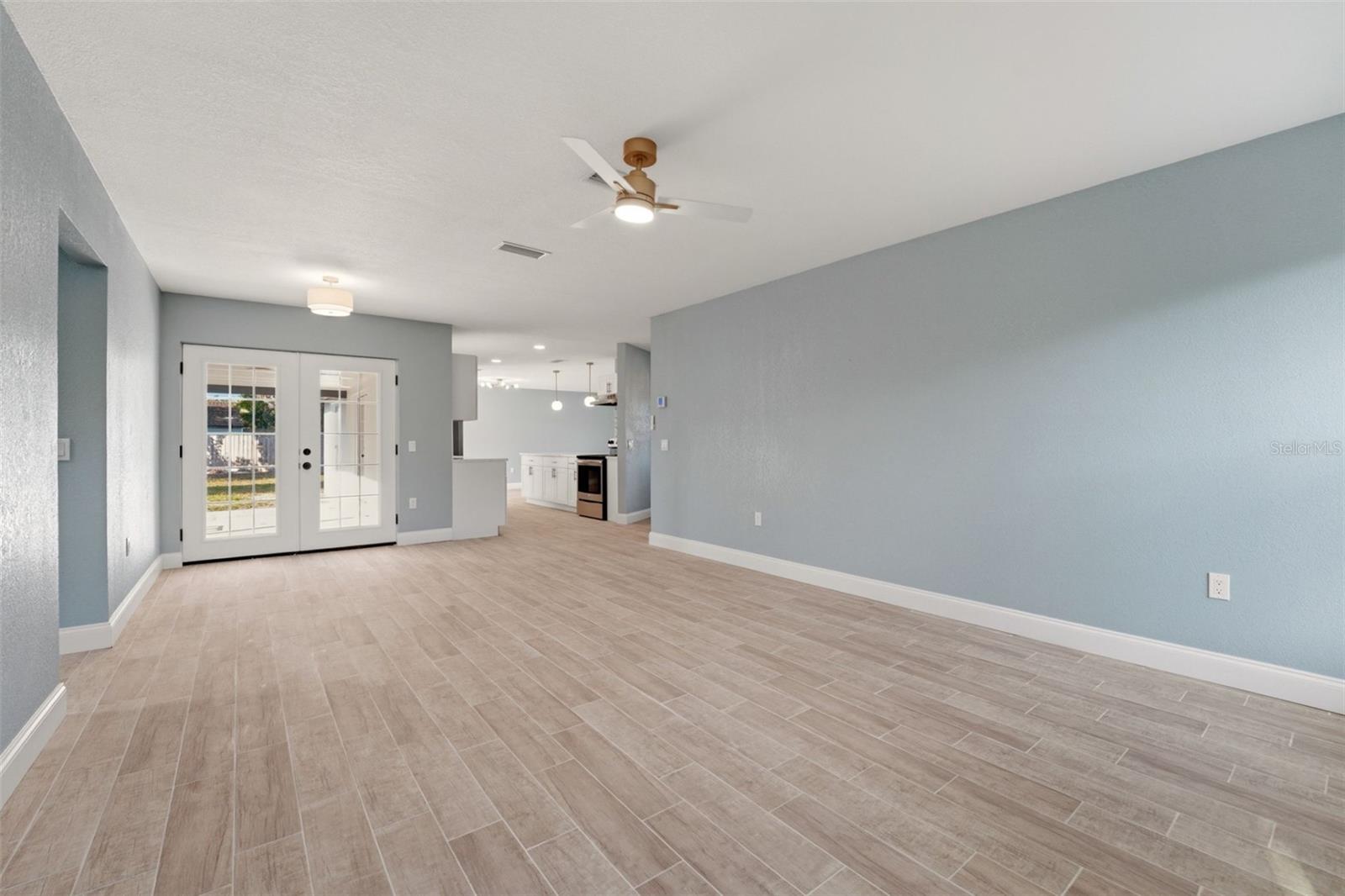 SOUTH POINTE WOODS - Residential