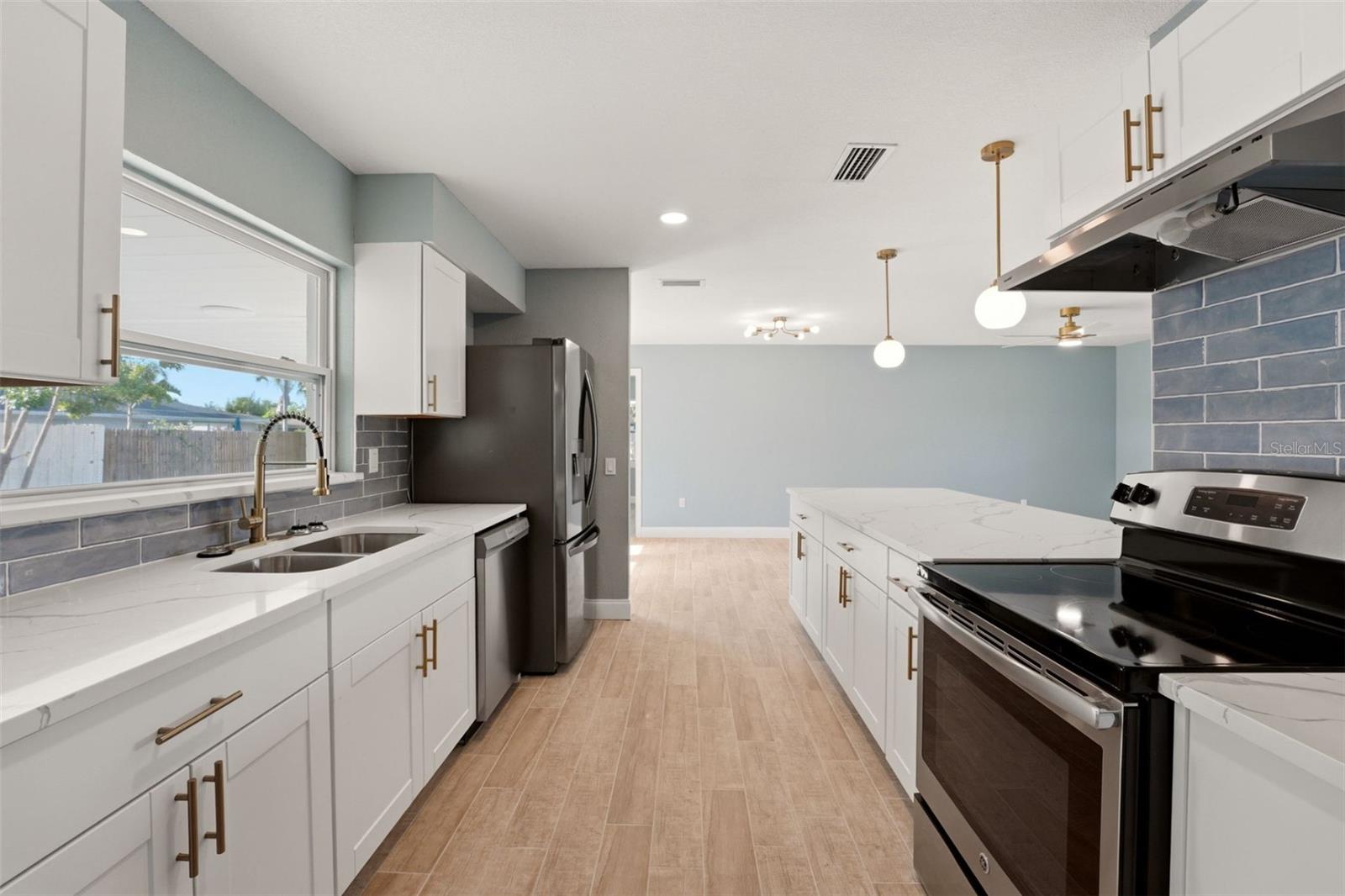 SOUTH POINTE WOODS - Residential