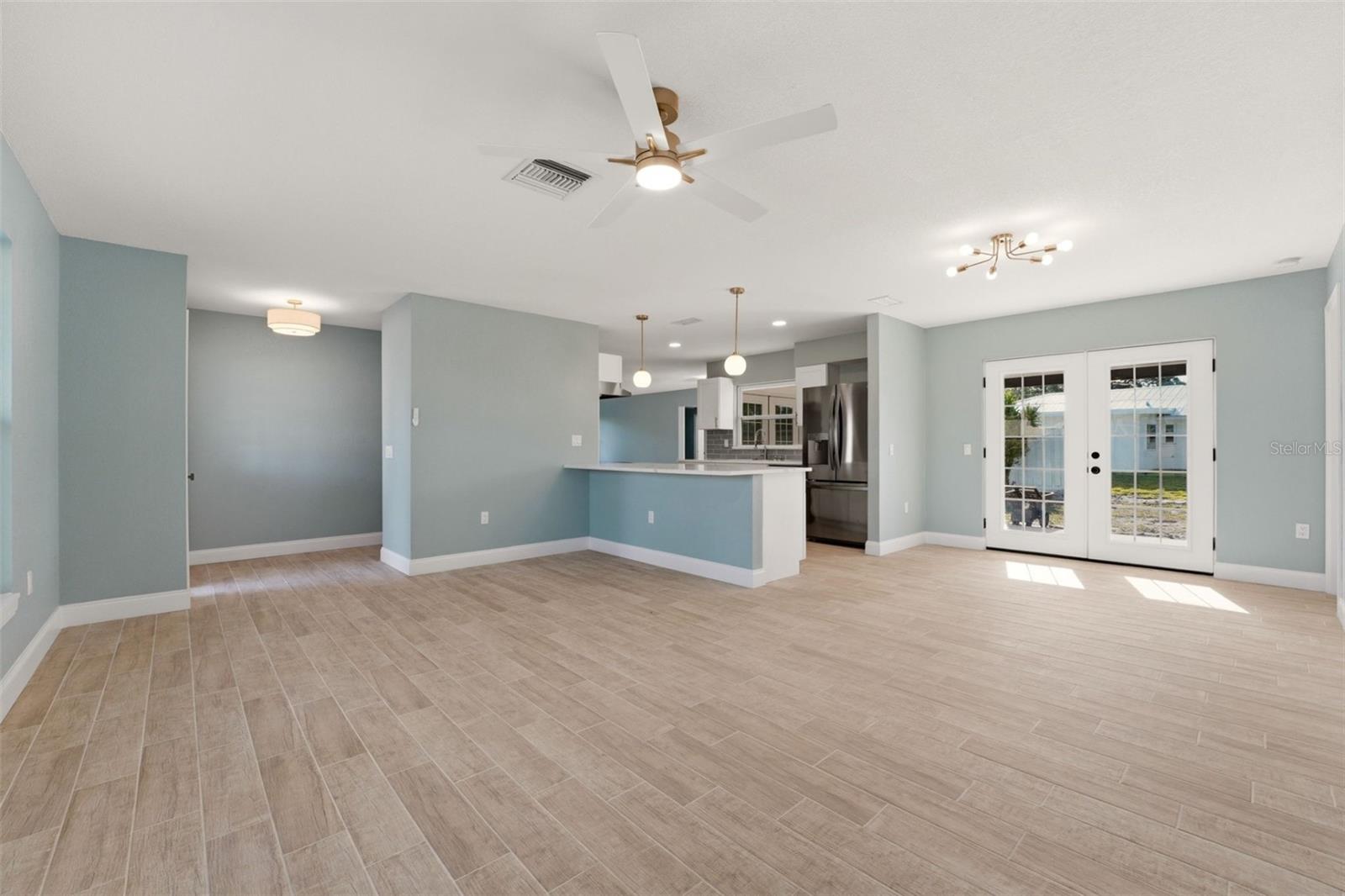 SOUTH POINTE WOODS - Residential
