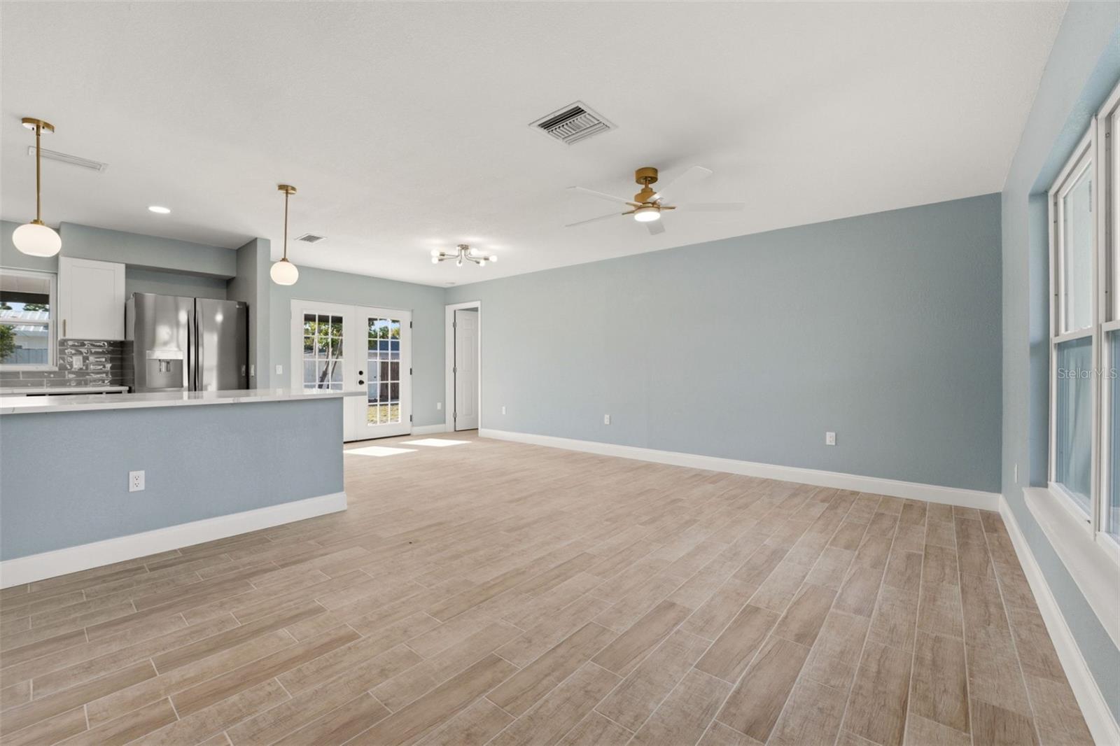 SOUTH POINTE WOODS - Residential