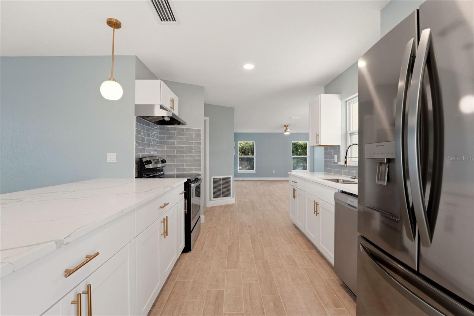 SOUTH POINTE WOODS - Residential