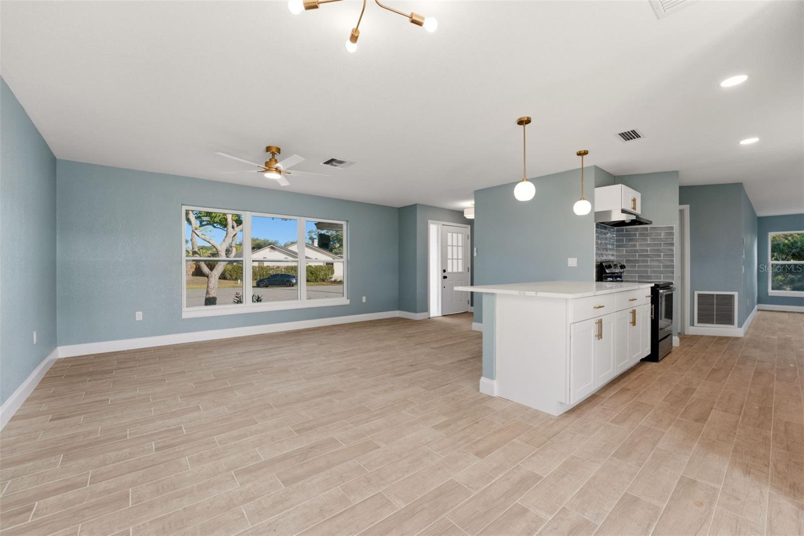 SOUTH POINTE WOODS - Residential