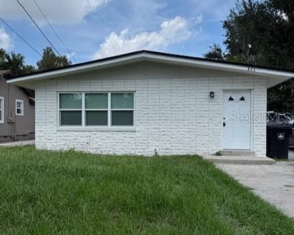 Recently updated duplex unit ready for new tenant! Beautiful tile flooring throughout - no carpet! Unit features kitchen with upgraded stainless appliances and updated cabinet and counter tops. Open living and dining room combo. 2 bedrooms with ceiling fans and hall bathroom with large shower stall only. Beautiful tile flooring throughout - no carpet! Laundry hookup in kitchen with washer and dryer present as convenience appliances - not warrantied appliances. Located within close proximity to all of downtown Orlando's attractions, restaurants, and expressway access. Owner provides water service with rent. Tenant is responsible for electric and their half of the landscaping. ** See realtor remarks for application instructions. HOA Fees, rules and regulations, home square footage, and lot sizes should be independently verified. Tenants are solely responsible for the cost of obtaining any mailbox keys