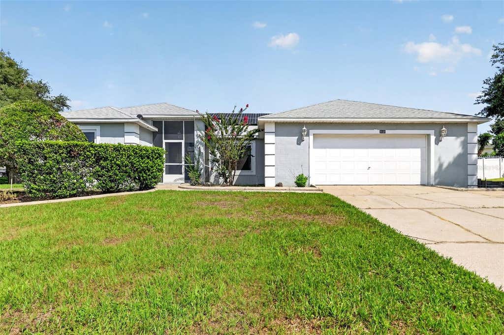 Photo of 9800 Crenshaw Circle, Clermont, FL 34711 (MLS # G5114300)