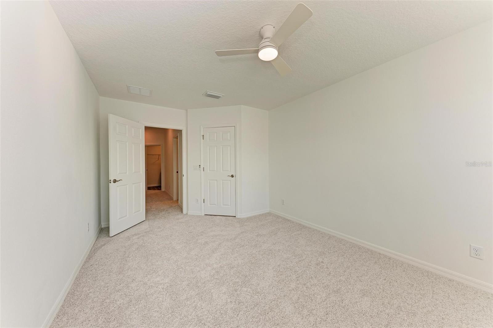 SIENNA PARK TOWNHOMES AT UNIVERSITY - Residential Lease