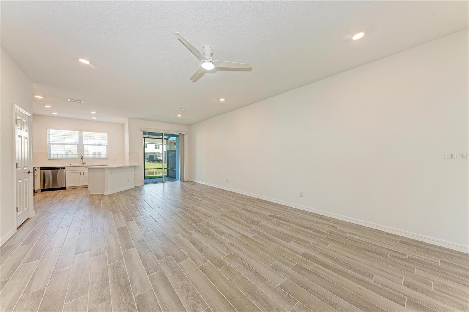SIENNA PARK TOWNHOMES AT UNIVERSITY - Residential Lease