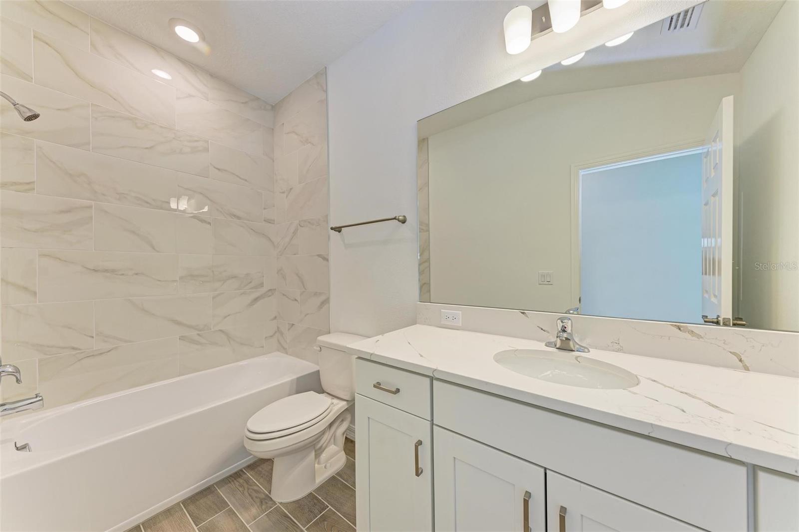 SIENNA PARK TOWNHOMES AT UNIVERSITY - Residential Lease