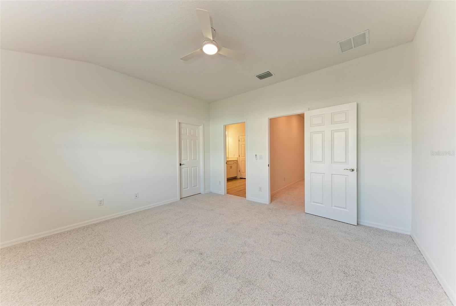 SIENNA PARK TOWNHOMES AT UNIVERSITY - Residential Lease