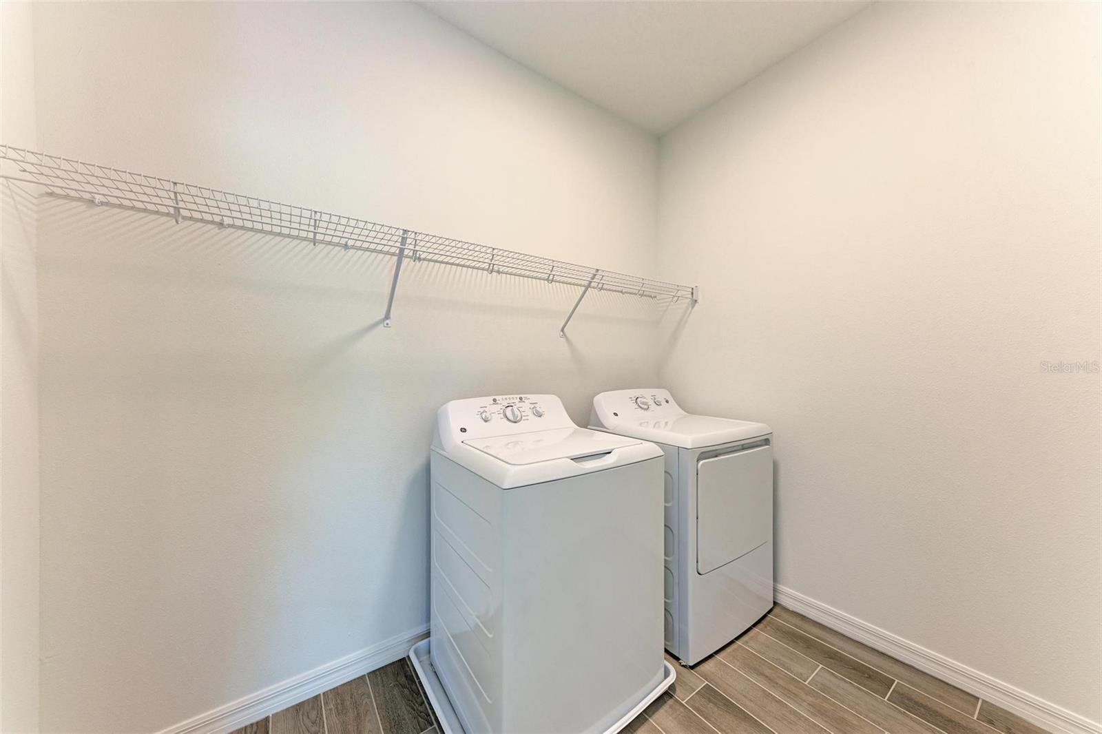 SIENNA PARK TOWNHOMES AT UNIVERSITY - Residential Lease