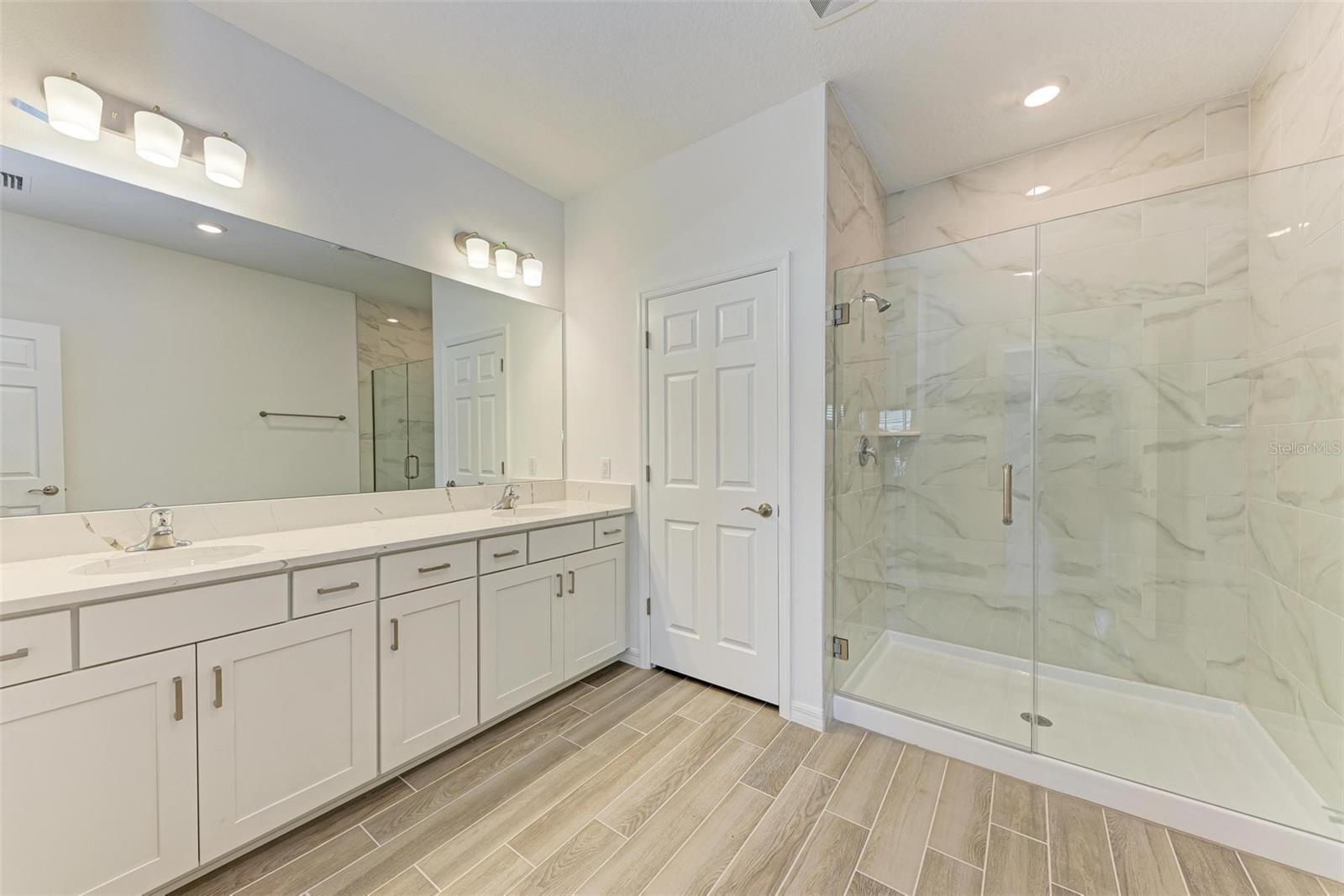 SIENNA PARK TOWNHOMES AT UNIVERSITY - Residential Lease