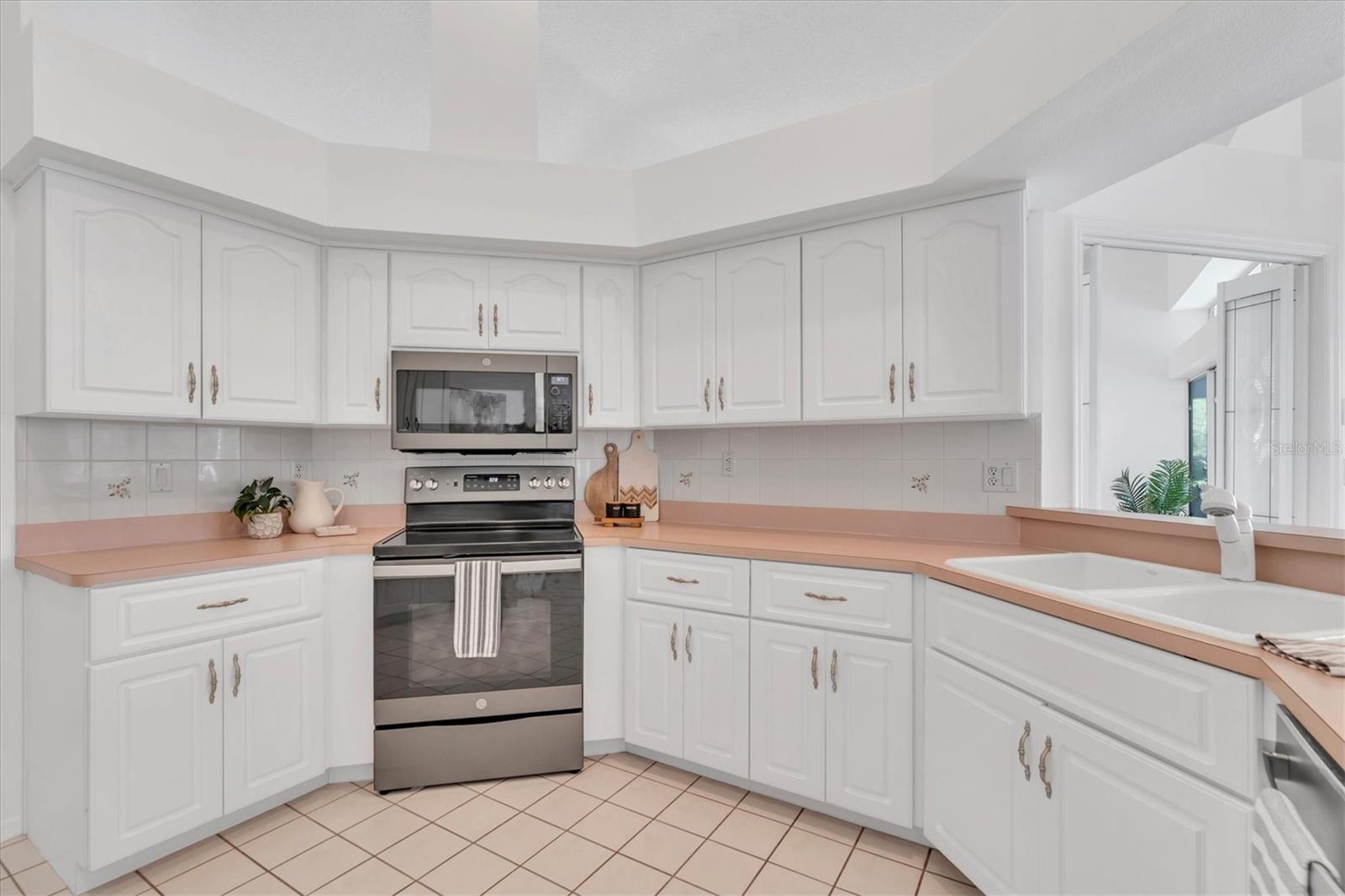 TRINITY OAKS - Residential