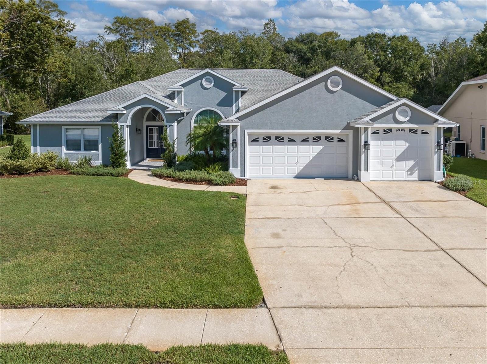 TRINITY OAKS - Residential