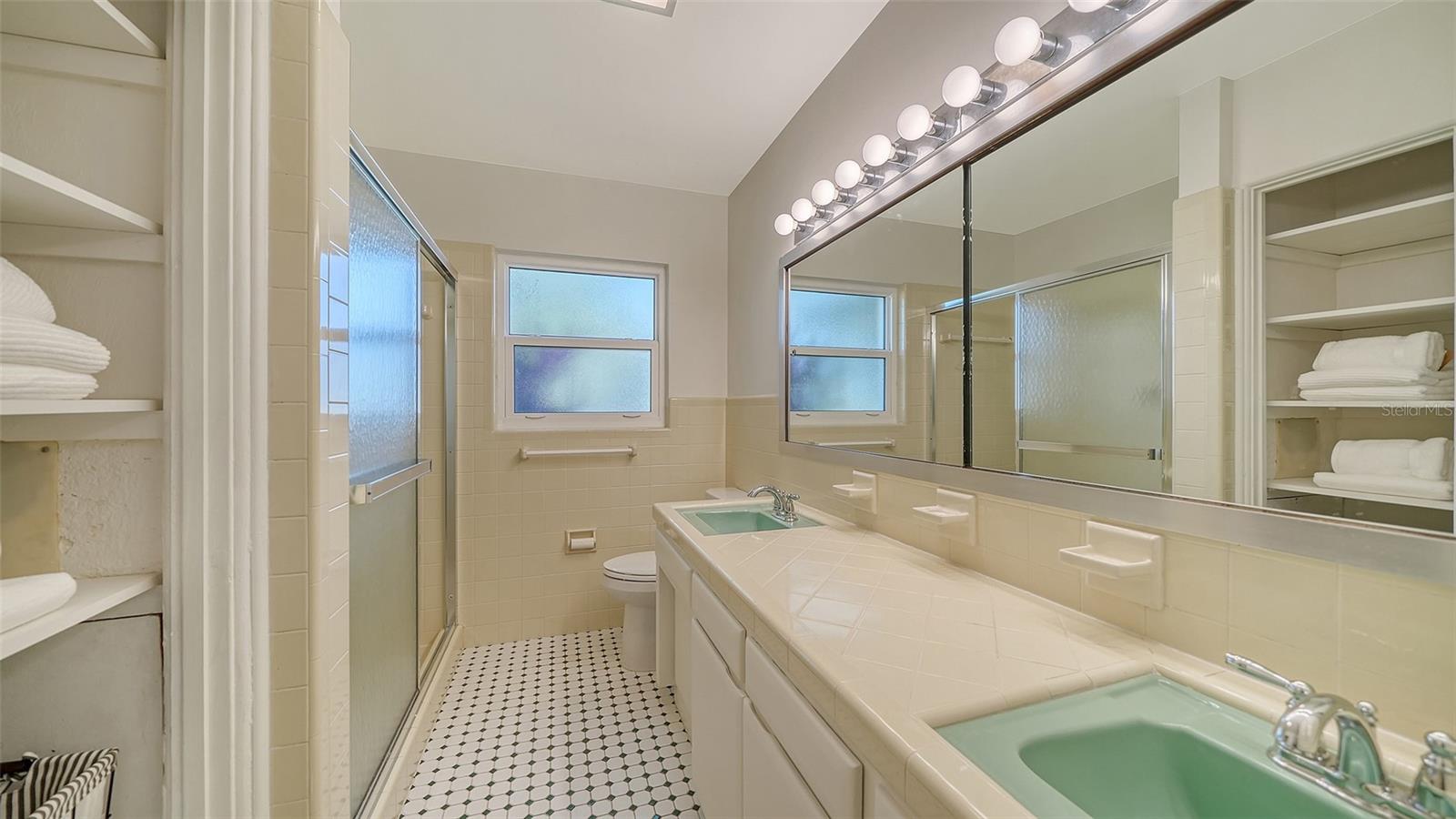 SOUTH GATE - Residential