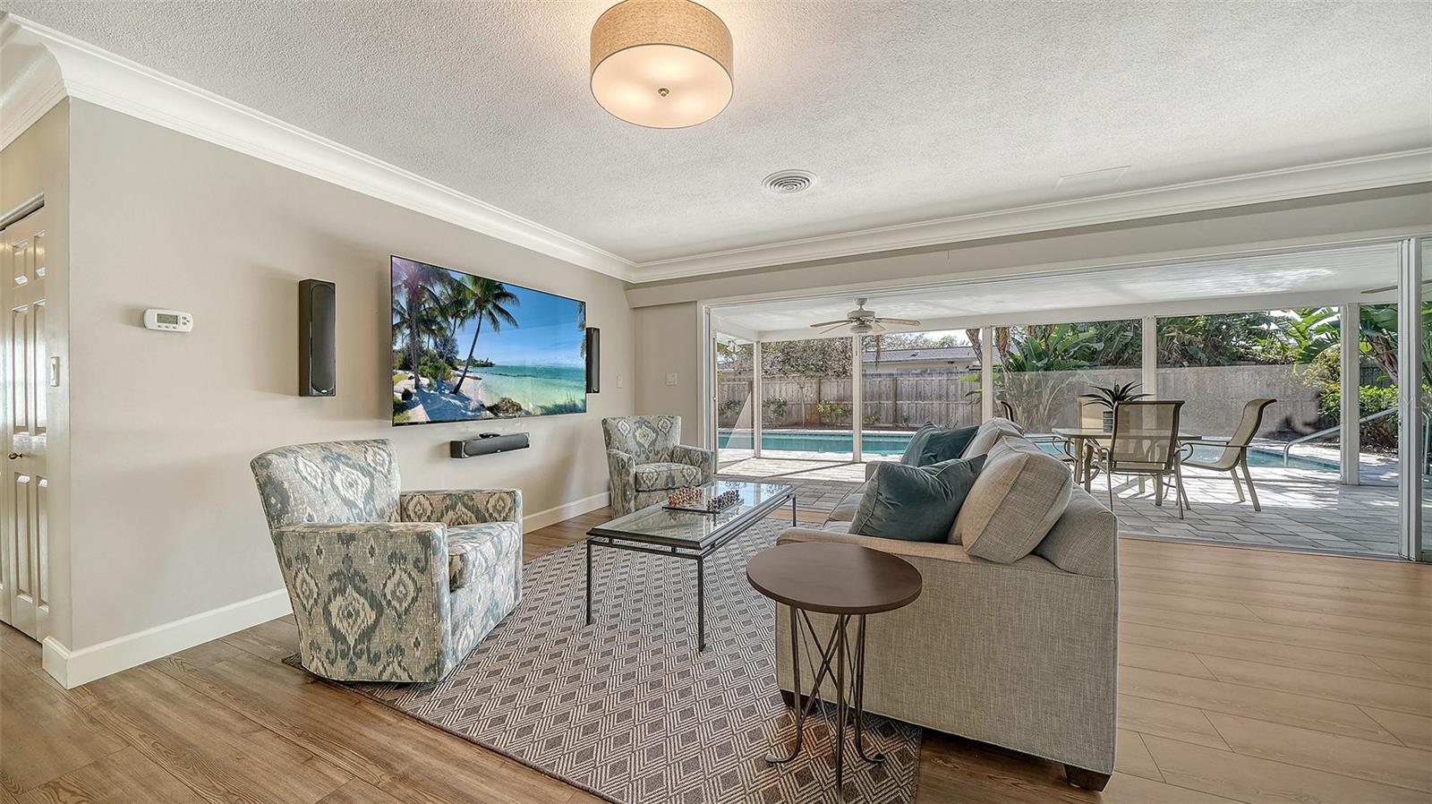 SOUTH GATE - Residential