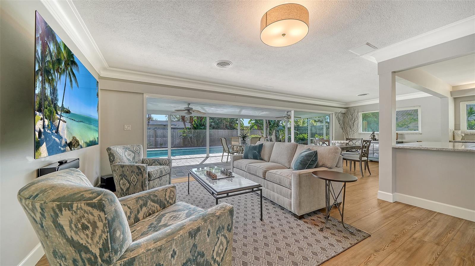 SOUTH GATE - Residential