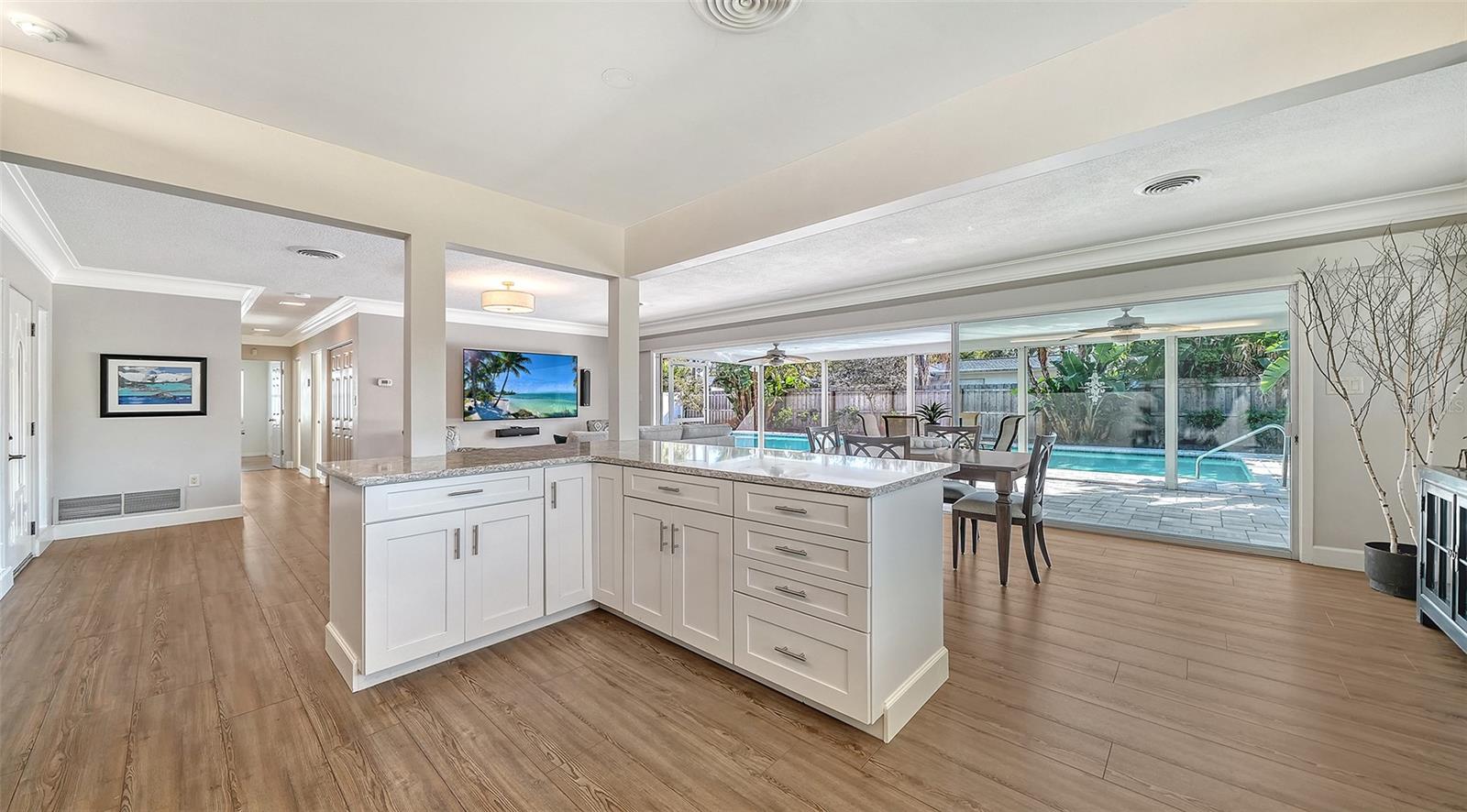 SOUTH GATE - Residential