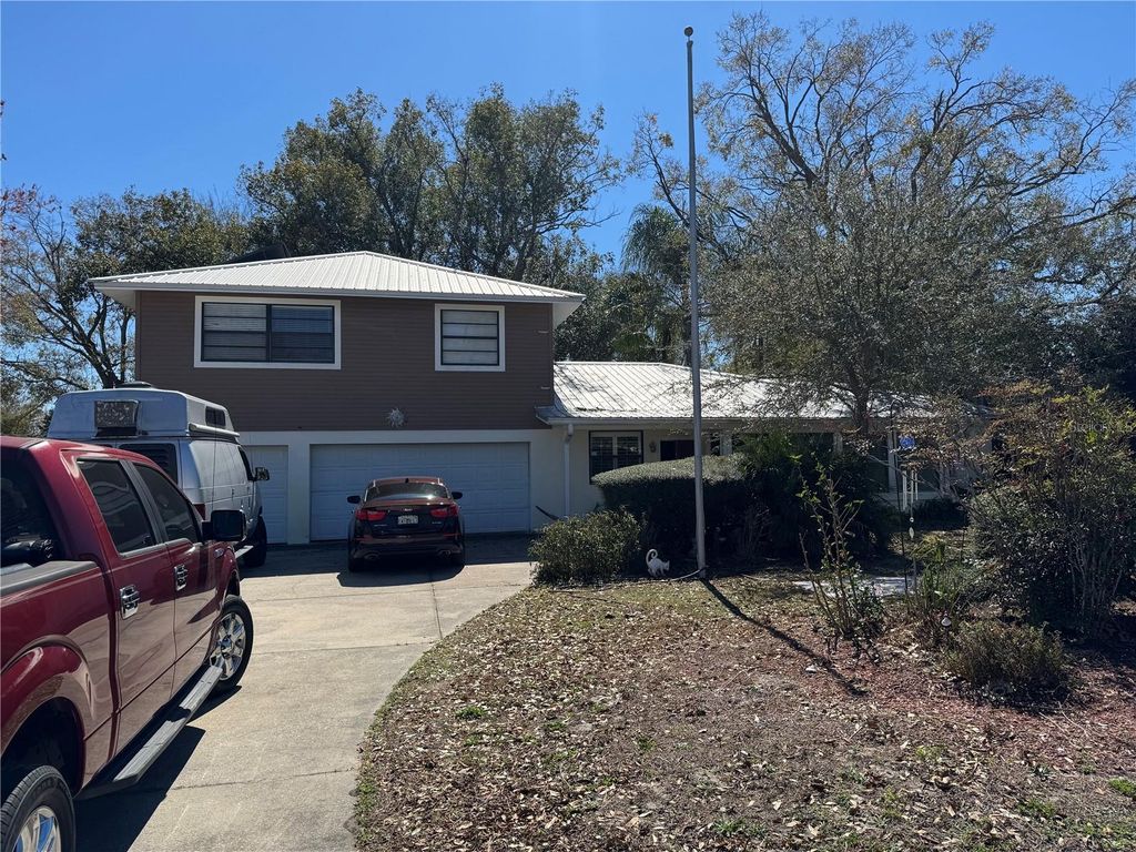 Photo of 1736 W Country Club Drive, Tampa, FL 33612 (MLS # TB8479049)