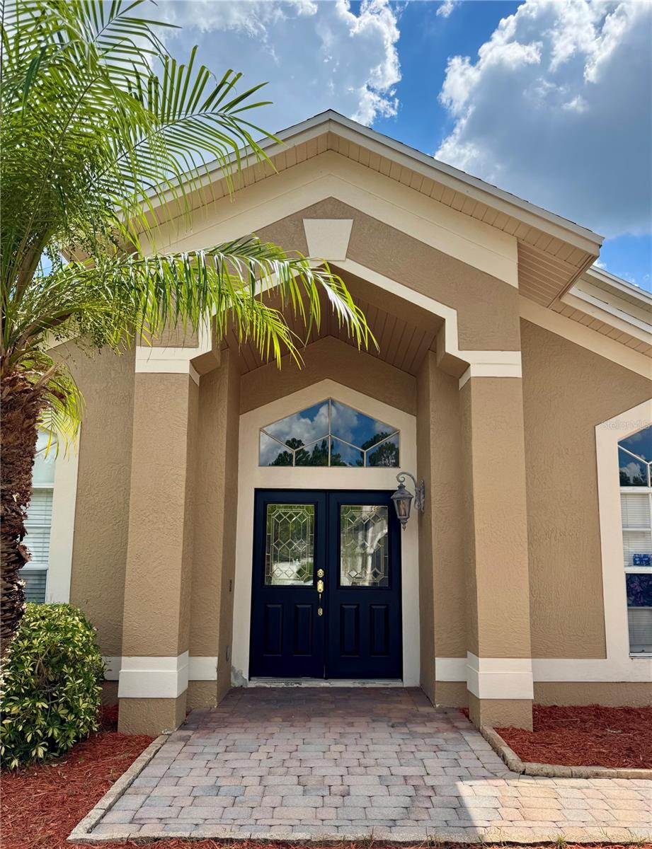 Amazing opportunity to rent a picture-perfect pool home in Lutz, FL! Located in a top-rated school district in Hillsborough County, including McKitrick Elementary School, Martinez Middle School and Steinbrenner HS. Great neighborhood, right next to Cheval Golf Course, close to the expressway, restaurants, shopping, houses of worship. Just a 20 minute drive to the airport. Close to Raymond James stadium.