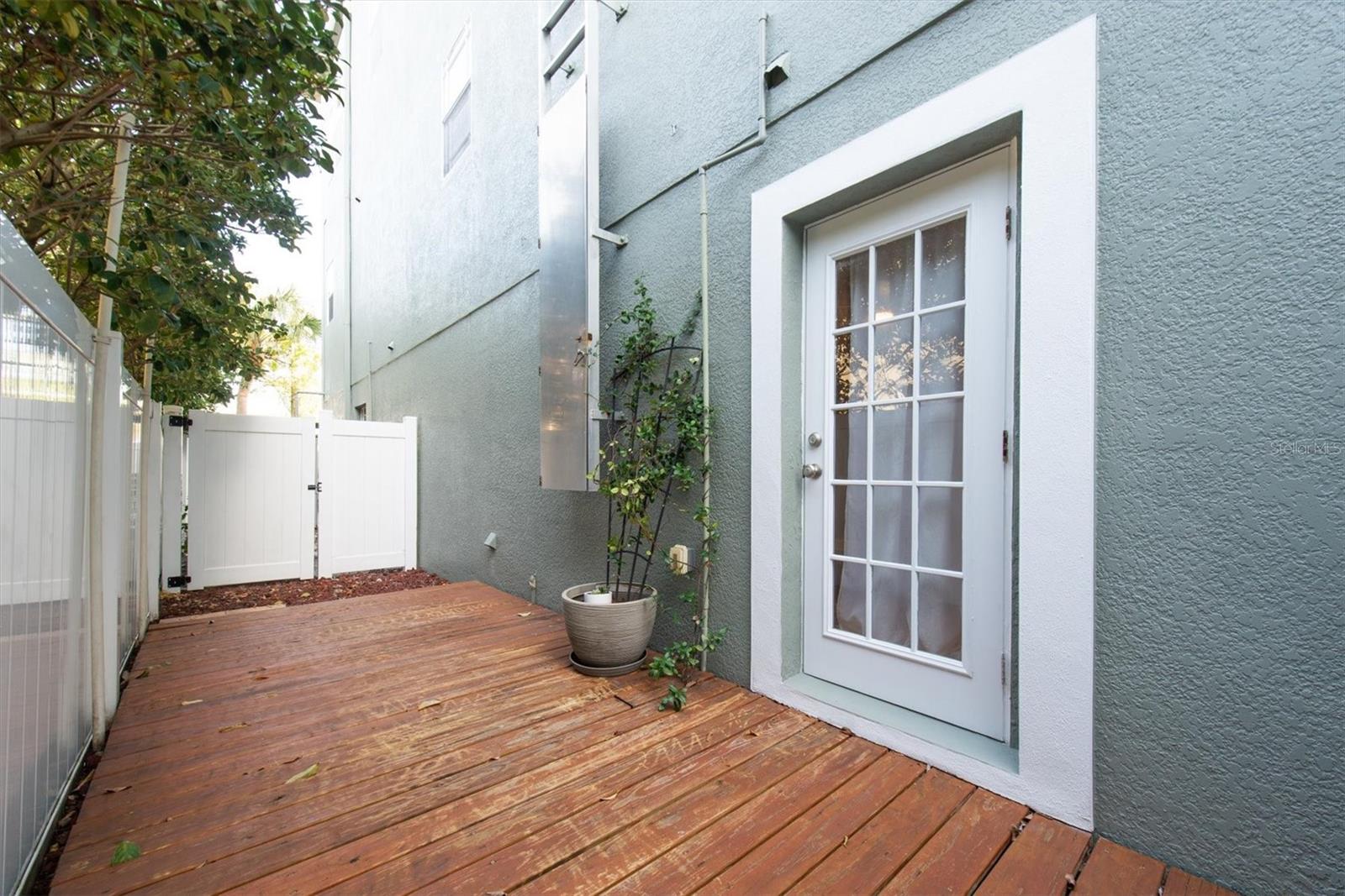 CLEVELAND STREET VILLAS - Residential