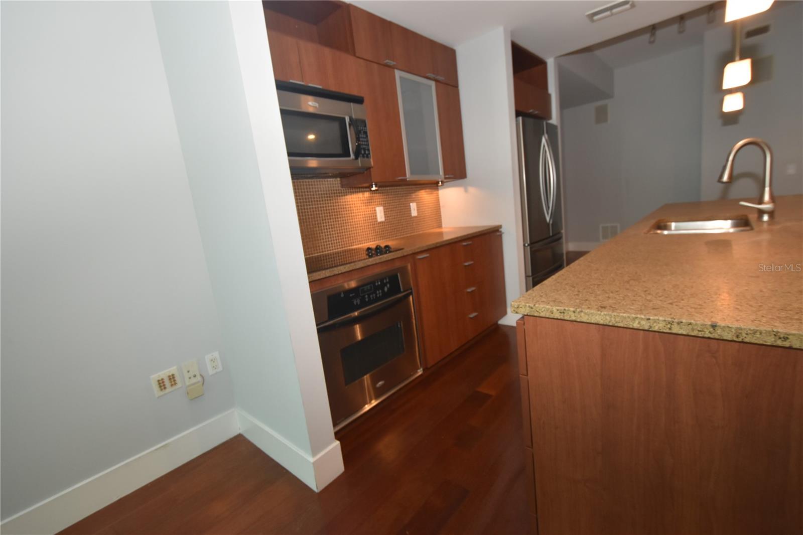 THE PLACE AT CHANNELSIDE A CON - Residential