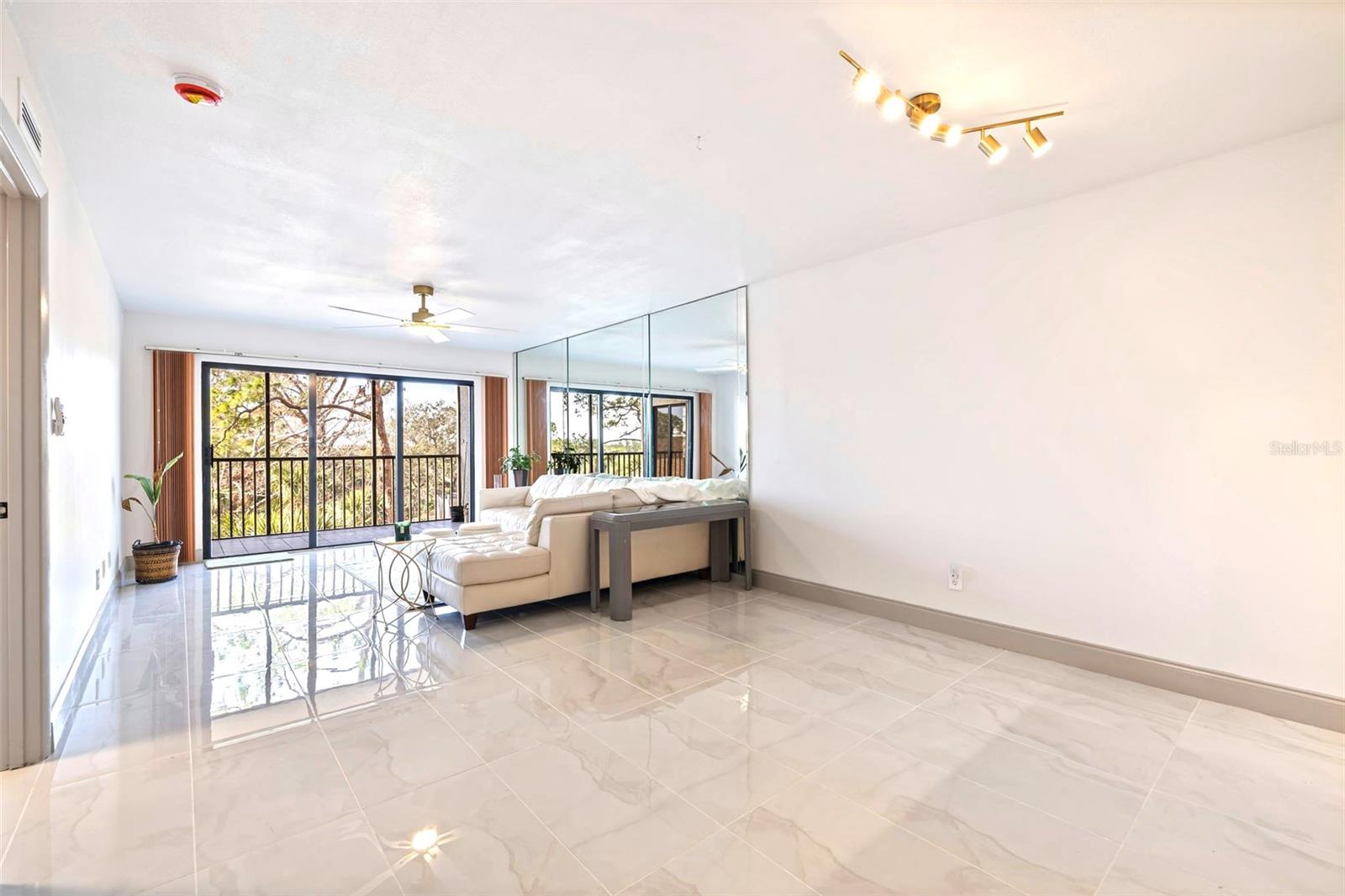 ISLAND VIEW SOUTH CONDO - Residential Lease