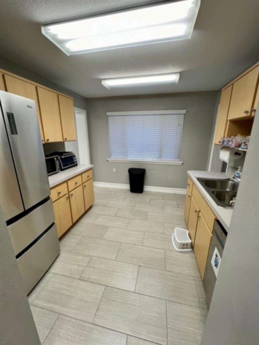 KINGSWAY HEIGHTS SUB - Commercial Lease