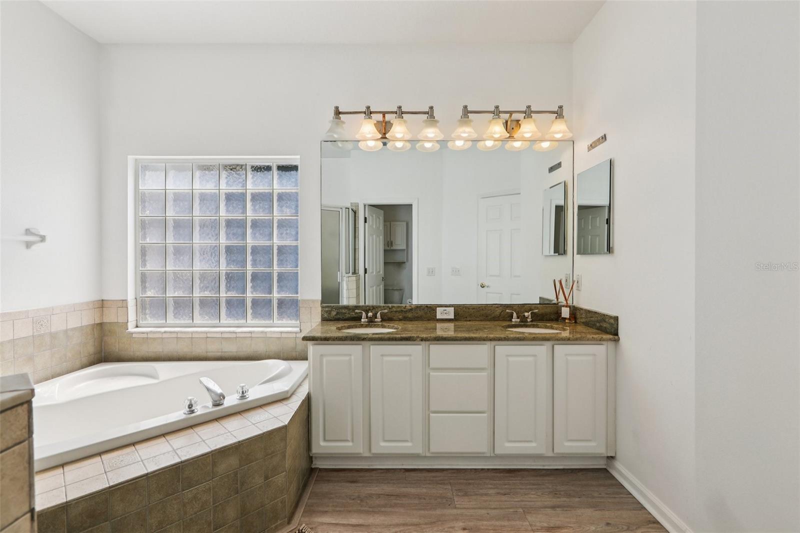 KEYSTONE PARK COLONY 11 - Residential