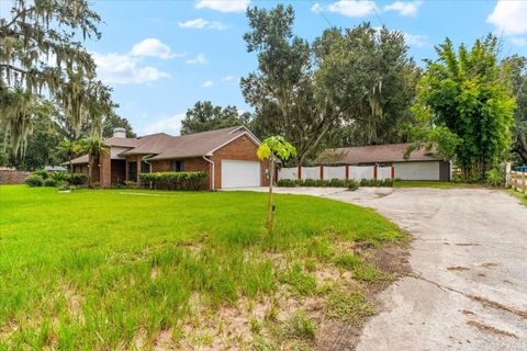 A home in PLANT CITY