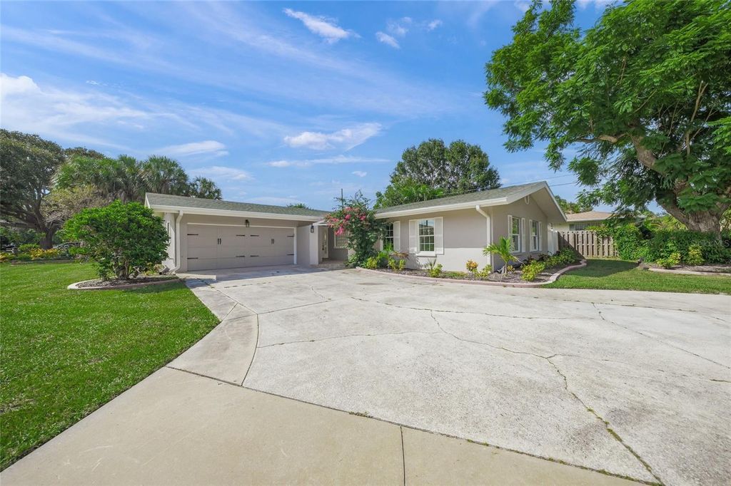 Photo of 2949 Bougainvillea Street, Sarasota, FL 34239 (MLS # A4667837)